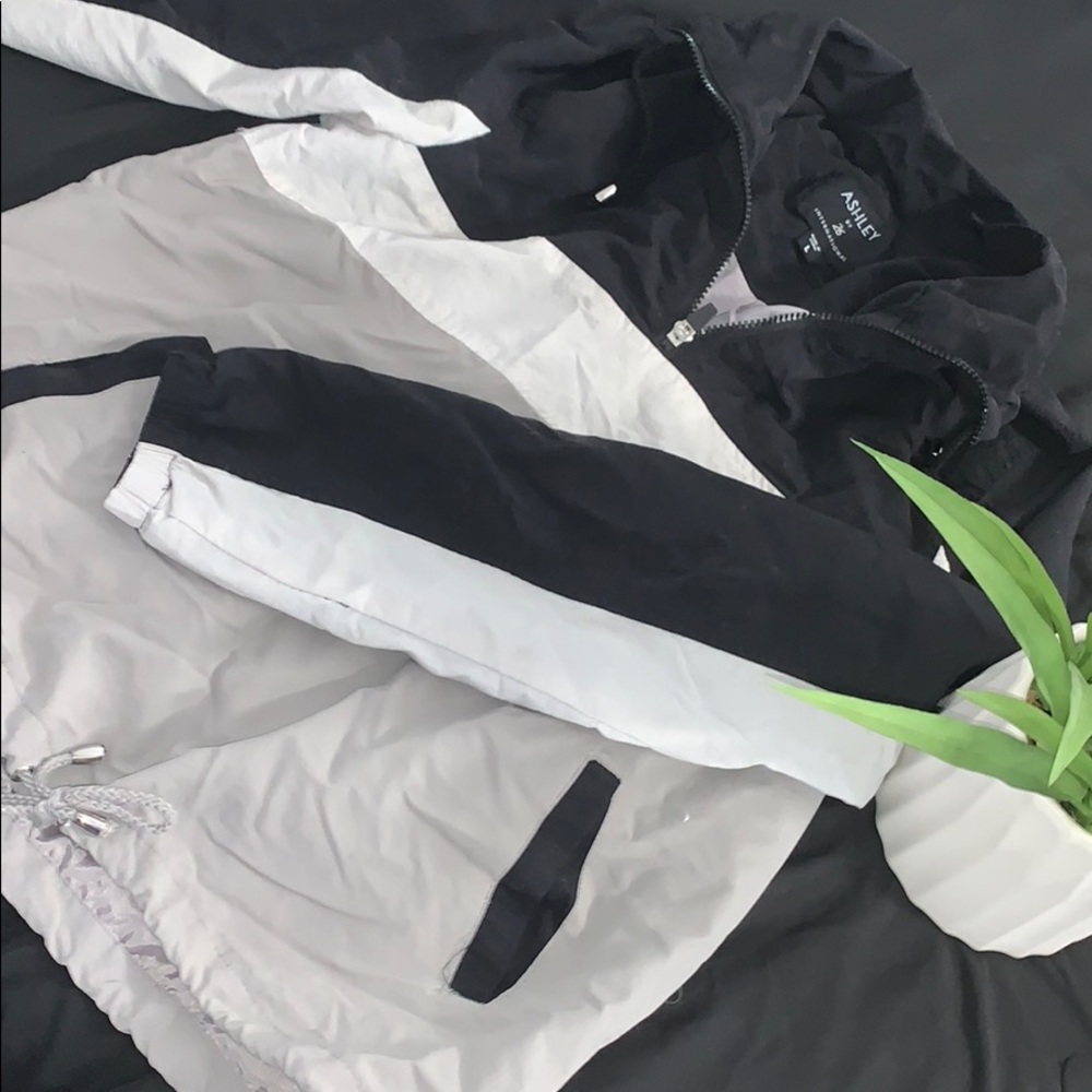 Ashley Crew Neck Windbreaker